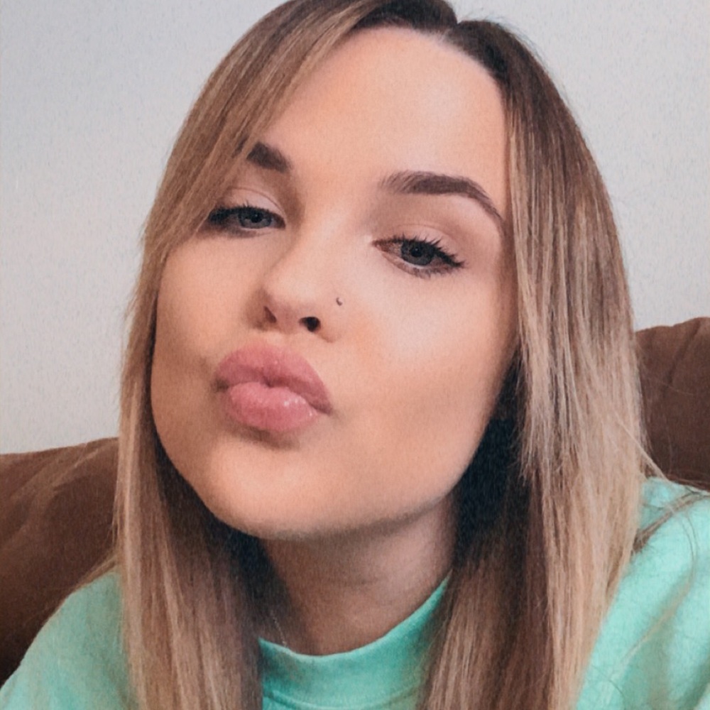 Meet your Posher, Caitlynn